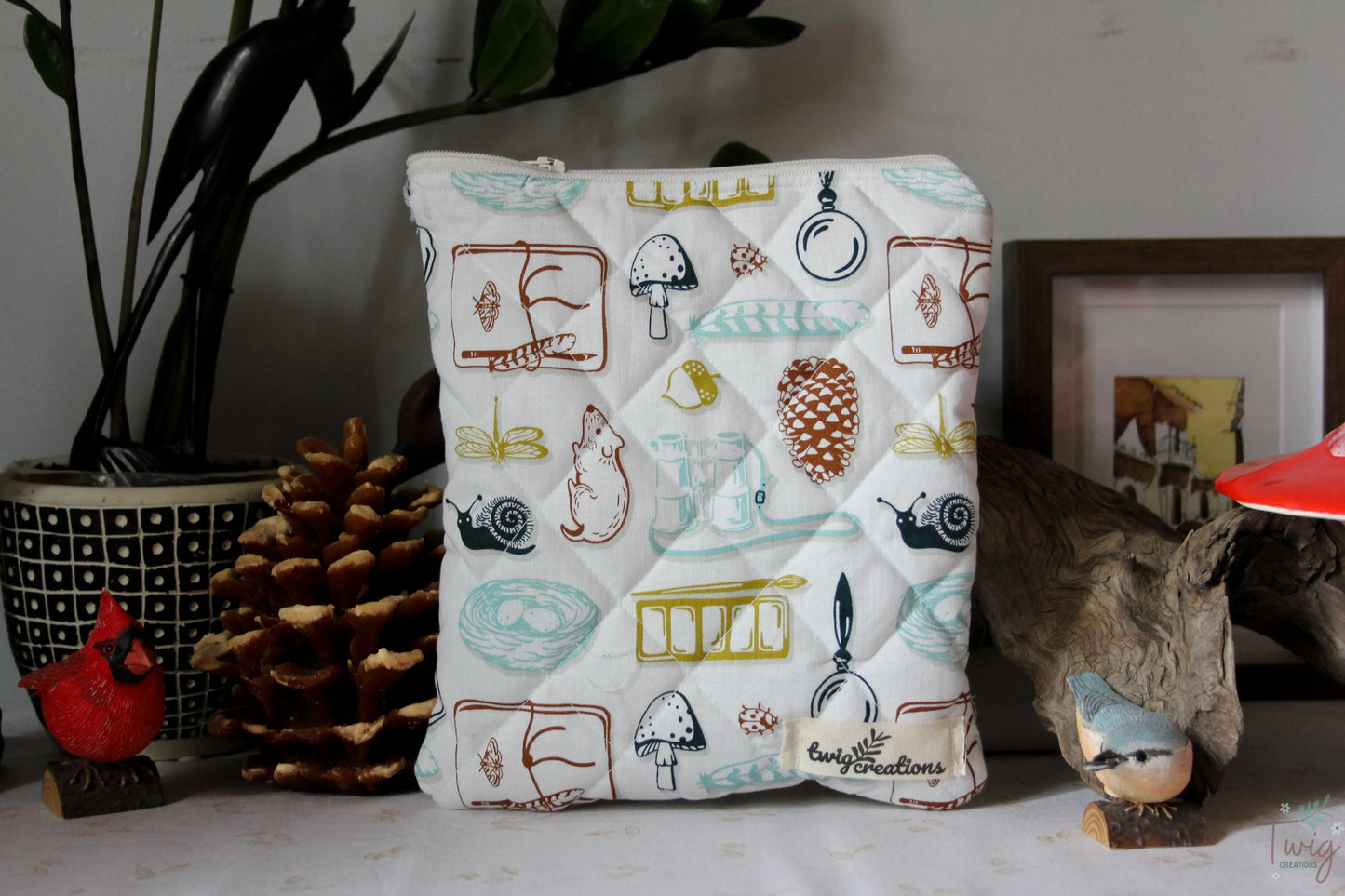 The Nature Seeker Pouch