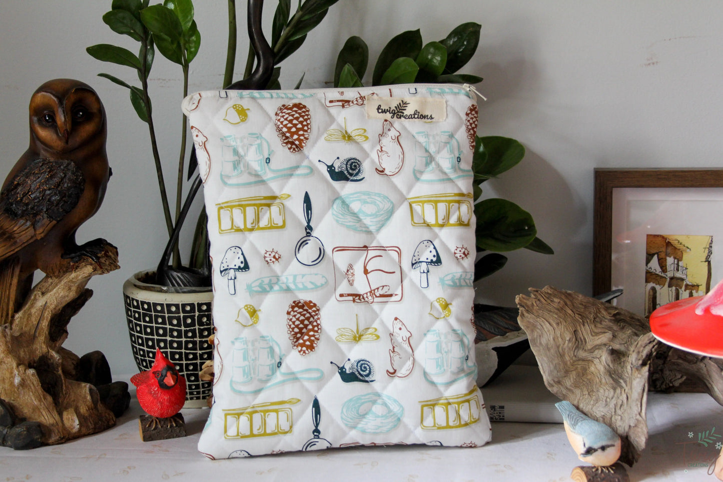 The Nature Seeker Pouch